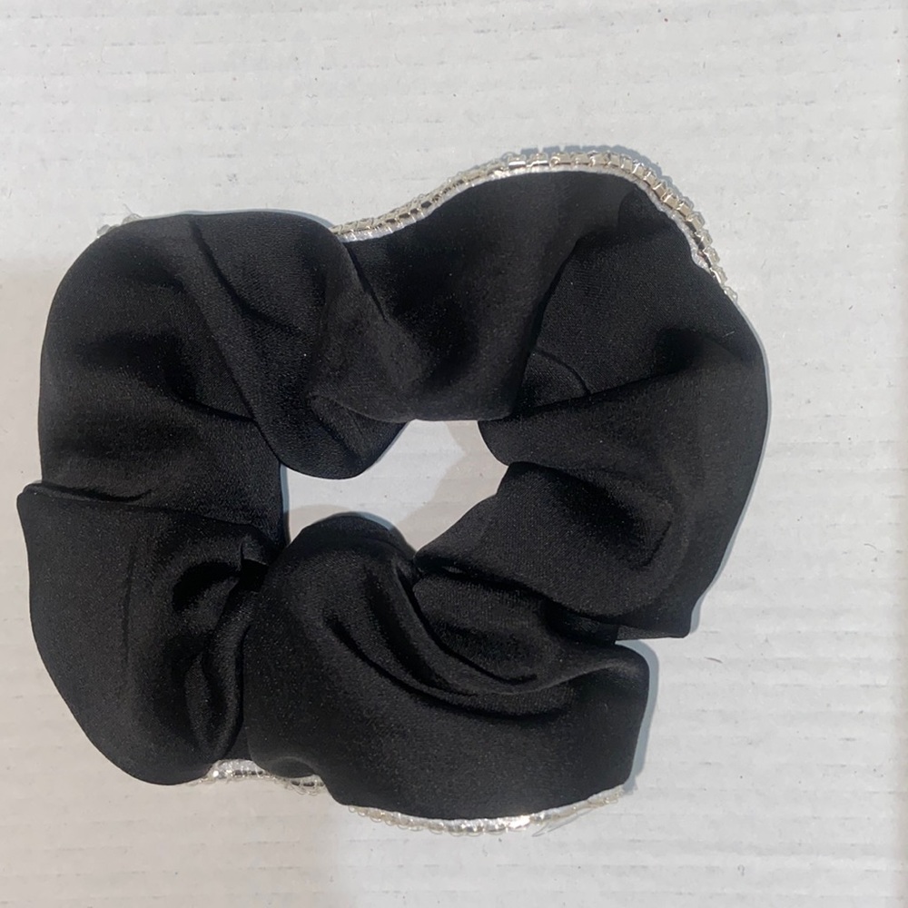 🌷NWOT scrunchie